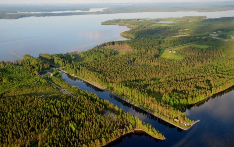 Pohjois-Konneveden aurinkoisesta kesästä Koliman aurinkoiseen talveen