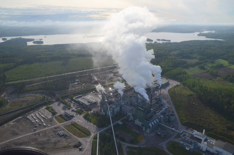 Biotuotetehtaan paalutusta ja muuta mukavaa